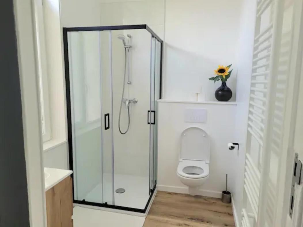 Brand New Iris With Private Bathroom And Balcony *